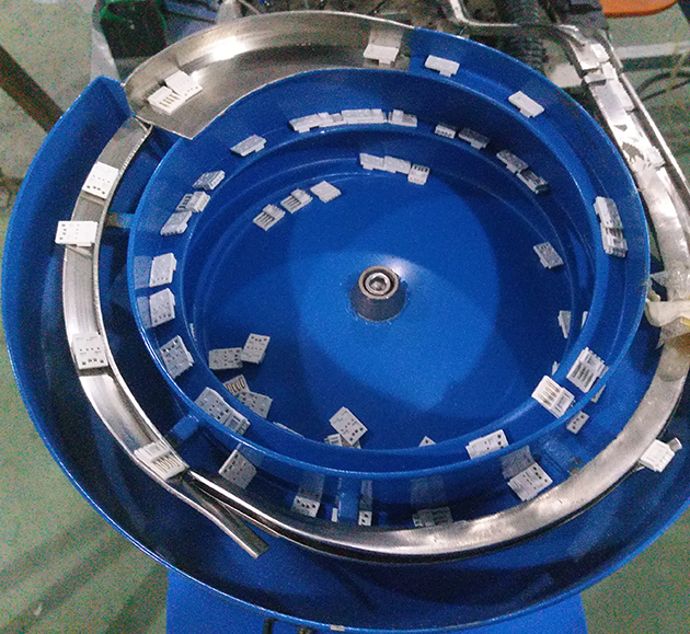 喷胶处理振动盘